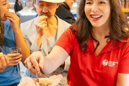 Vancouver: Granville Island Market Tour with Tastings