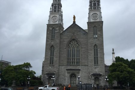 Montreal: Private Day Tour to Ottawa