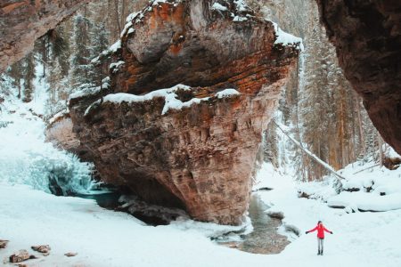 From Jasper: Maligne Canyon Guided Ice Walking Tour