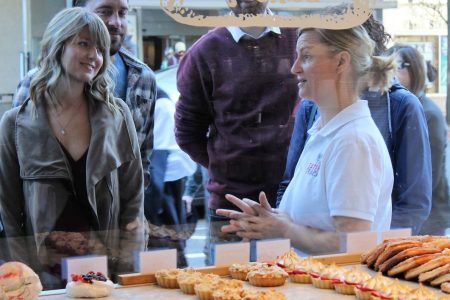 Victoria: Downtown Food and City Tour
